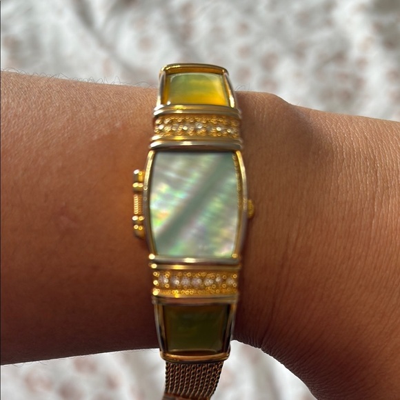 Vintage Peekaboo Women's Watch - Picture 5 of 6